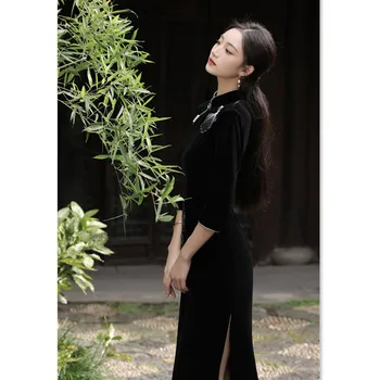 Melns Vintage Samta Vestidos Uzlabota Jaunu Ķīniešu Cheongsam Qipao 2023 Rudens Ziemas Elegants Temperaments Tradicionālā Kleita